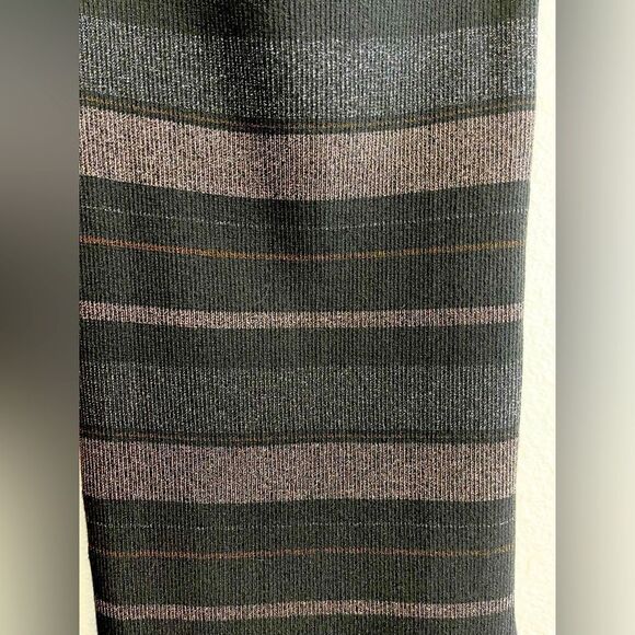 House of Harlow Ribbed Knit Metallic Striped Pencil Skirt. Smal - Picture 6 of 7